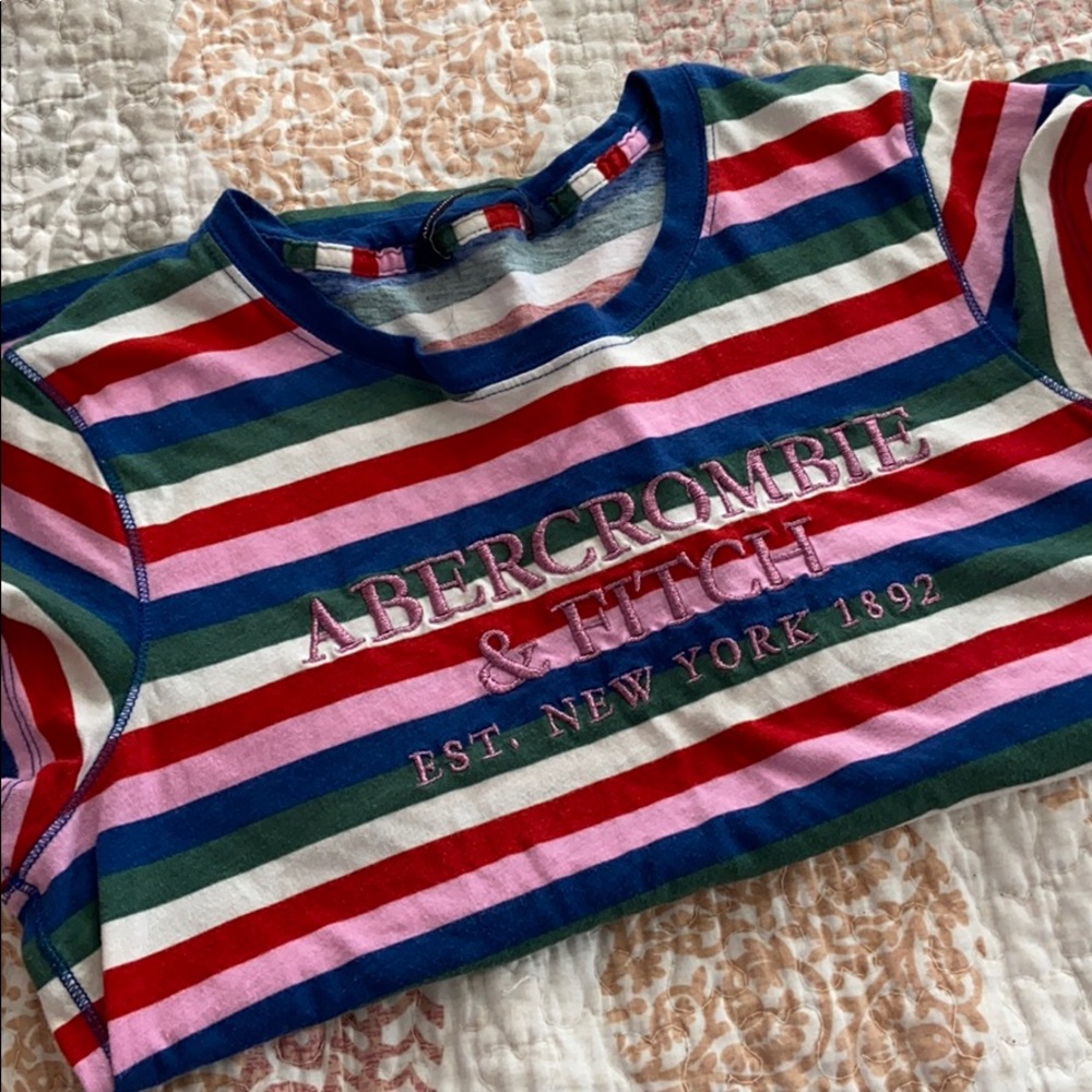 A&F Tee ❤️🧡💛💚💙💜 - Picture 2 of 3